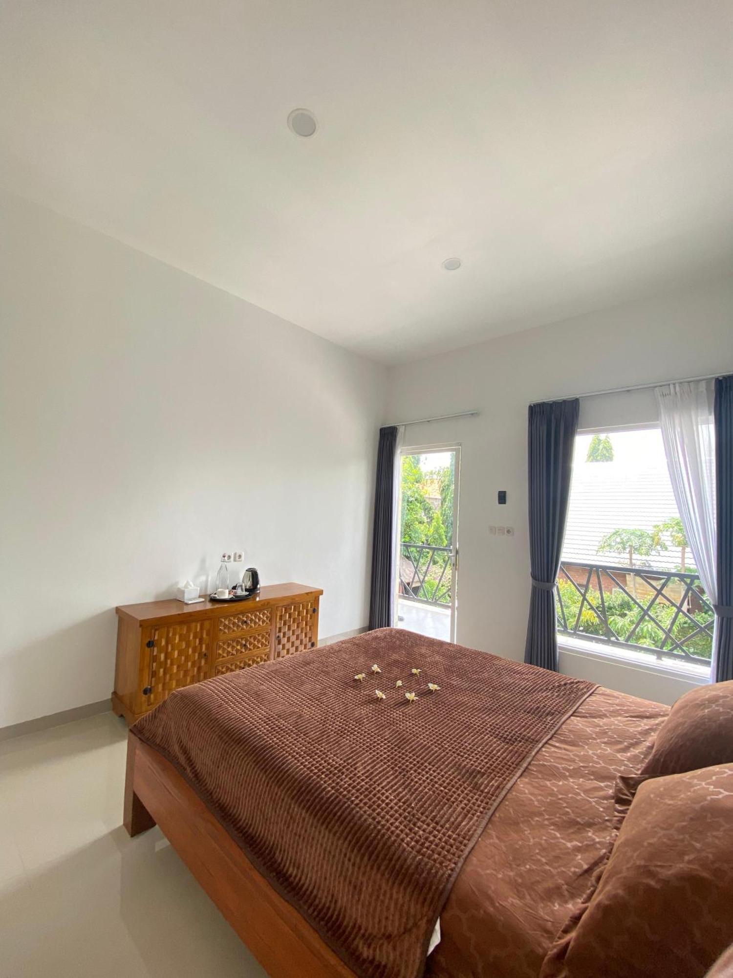 Zavana Rooms & Restaurant Tanjungkarang Exterior foto
