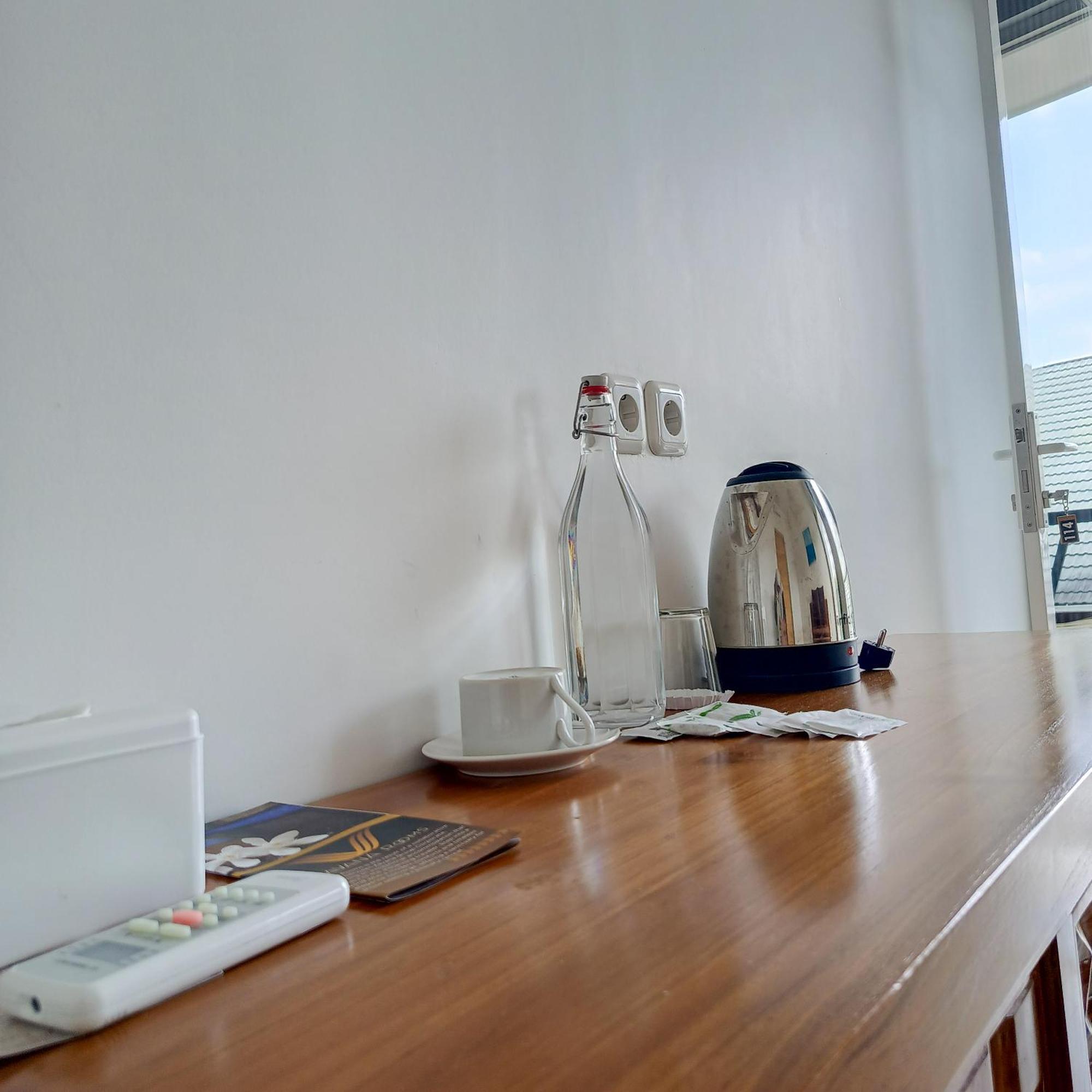 Zavana Rooms & Restaurant Tanjungkarang Exterior foto
