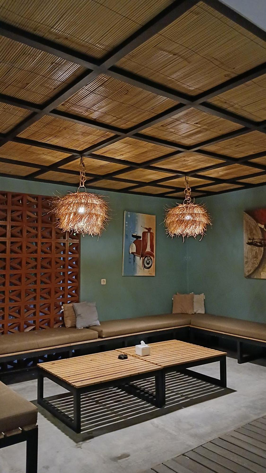 Zavana Rooms & Restaurant Tanjungkarang Exterior foto